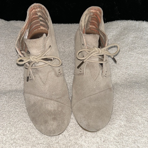 Boots - Picture 2 of 5